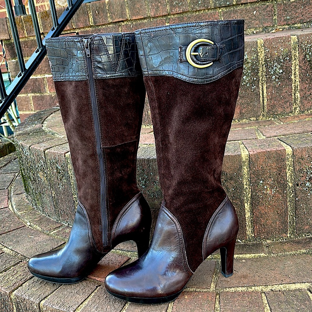 Naturalizer Brown Leather boots. Very good condition. Peels on R boot pictured.